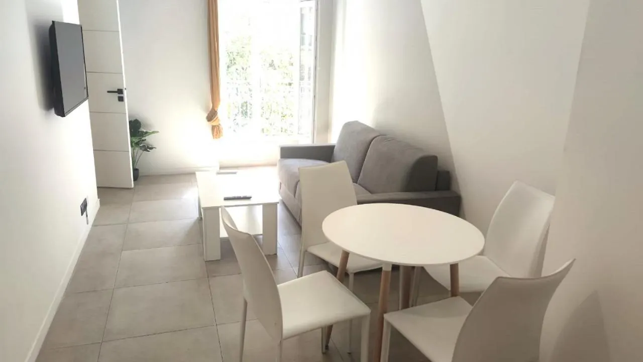 Baie Des Anges Proche Mer 102 contacts